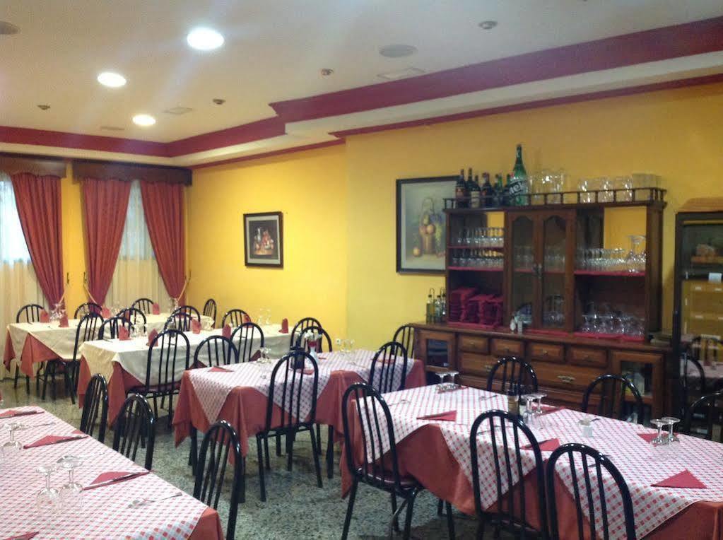 Hostal Julio Трухильо Экстерьер фото